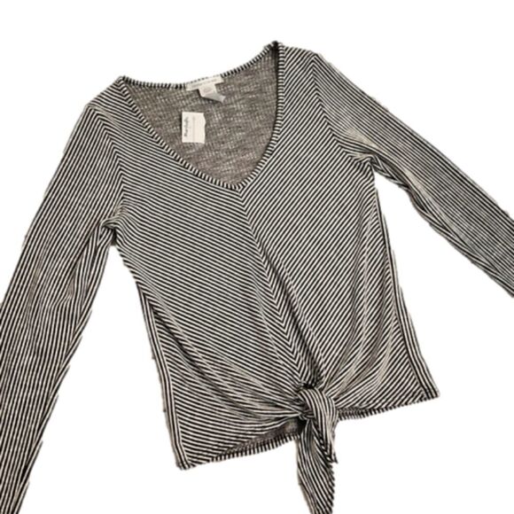 Nwt Juniors Caution to the wind black & white striped tie bottom top size Large. - Picture 16 of 16